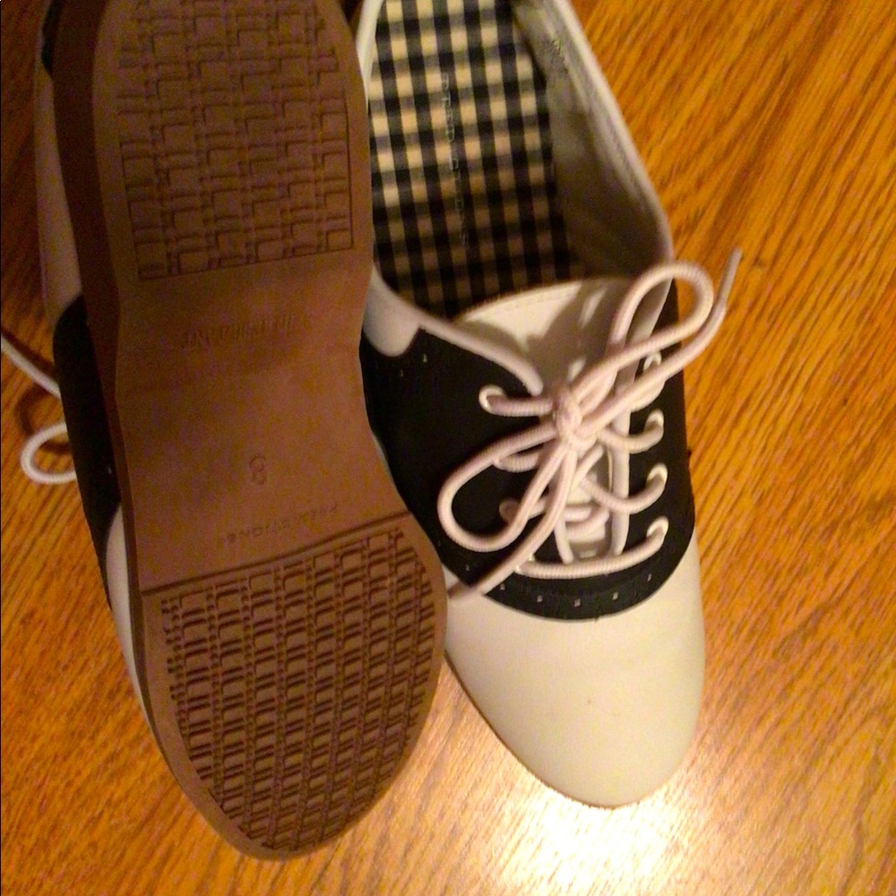 Retro saddle shoes size 8 like new!